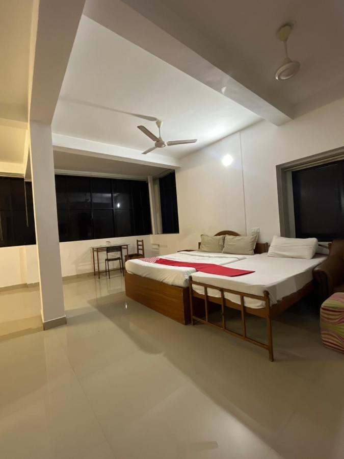 Tower 21 Regency Hotel Kochi Esterno foto