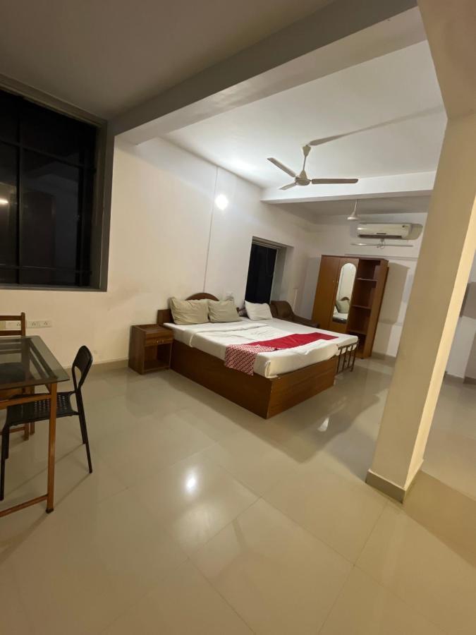 Tower 21 Regency Hotel Kochi Esterno foto