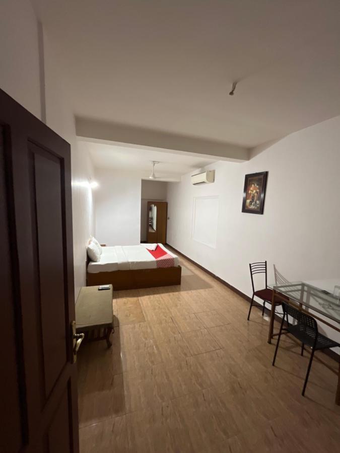 Tower 21 Regency Hotel Kochi Esterno foto